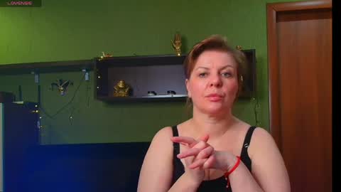 Snapshot of leona_tracie chatting on 24, 4, 2026 Leona tracie online show from 24, 4, 2026