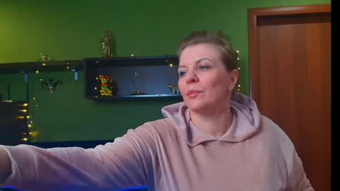 Snapshot of leona_tracie chatting on 29, 4, 2026 Leona tracie online show from 29, 4, 2026