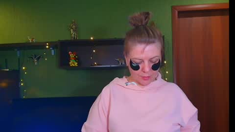 Snapshot of leona_tracie chatting on 30, 4, 2026 Leona tracie online show from 30, 4, 2026