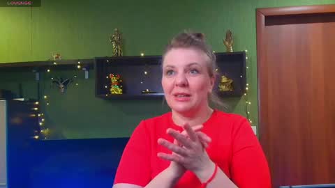 Snapshot of leona_tracie chatting on 1, 5, 2026 Leona tracie online show from 1, 5, 2026