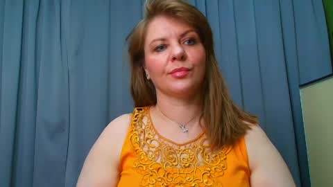 Snapshot of leona_tracie chatting on 6, 5, 2026 Leona tracie online show from 6, 5, 2026