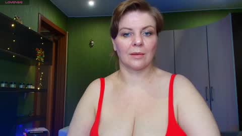 Snapshot of leona_tracie chatting on 17, 5, 2026 Leona tracie online show from 17, 5, 2026