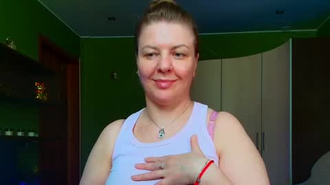 Snapshot of leona_tracie chatting on 22, 5, 2026 Leona tracie online show from 22, 5, 2026