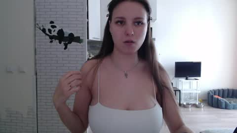 Leonaalove online show from 7, 4, 2026