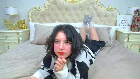 Snapshot of leonaleman chatting on 18, 12, 2024 LeonaLeman online show from 18, 12, 2024