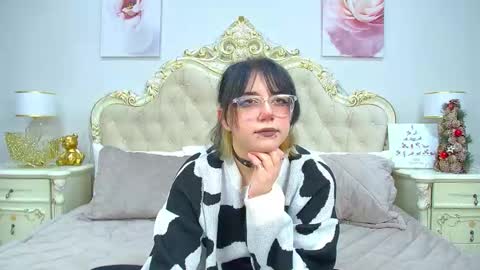 Snapshot of leonaleman chatting on 20, 12, 2024 LeonaLeman online show from 20, 12, 2024