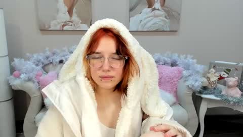 Snapshot of leonaleman chatting on 12, 1, 2025 LeonaLeman online show from 12, 1, 2025