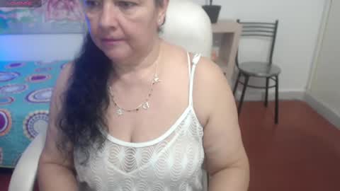 leonela   online show from 28, 2, 2025