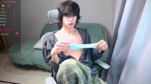 Snapshot of leonkissboy chatting on 6, 3, 2026 leonkissboy online show from 6, 3, 2026