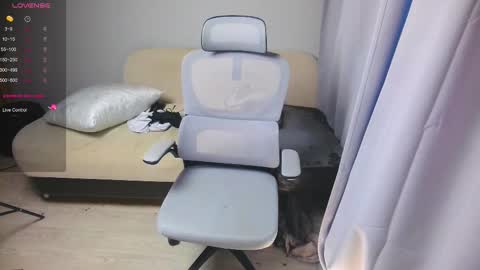 Snapshot of leonkissboy chatting on 12, 3, 2026 leonkissboy online show from 12, 3, 2026