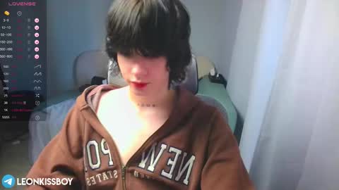 Snapshot of leonkissboy chatting on 15, 3, 2026 leonkissboy online show from 15, 3, 2026