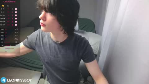 Snapshot of leonkissboy chatting on 16, 3, 2026 leonkissboy online show from 16, 3, 2026