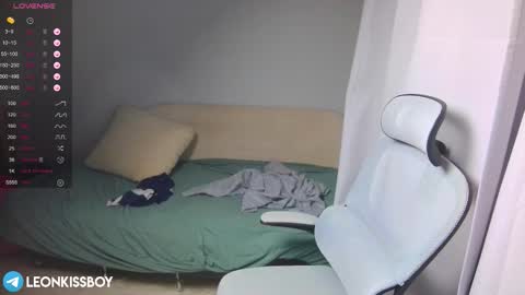 Snapshot of leonkissboy chatting on 18, 3, 2026 leonkissboy online show from 18, 3, 2026