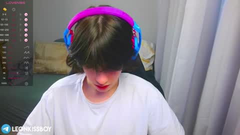 Snapshot of leonkissboy chatting on 25, 3, 2026 leonkissboy online show from 25, 3, 2026