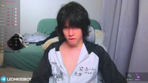 Snapshot of leonkissboy chatting on 30, 3, 2026 leonkissboy online show from 30, 3, 2026