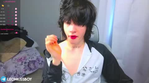 Snapshot of leonkissboy chatting on 31, 3, 2026 leonkissboy online show from 31, 3, 2026