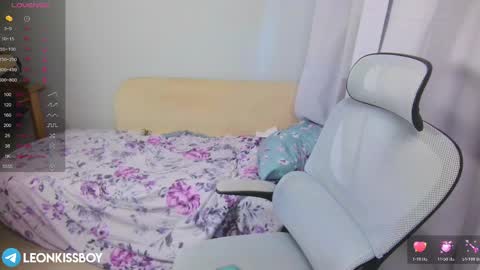 Snapshot of leonkissboy chatting on 1, 4, 2026 leonkissboy online show from 1, 4, 2026