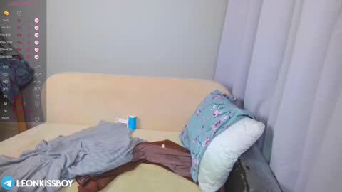 Snapshot of leonkissboy chatting on 1, 4, 2026 leonkissboy online show from 1, 4, 2026
