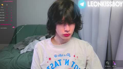 Snapshot of leonkissboy chatting on 10, 4, 2026 leonkissboy online show from 10, 4, 2026