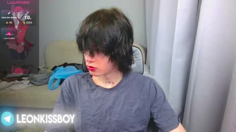 Snapshot of leonkissboy chatting on 13, 4, 2026 leonkissboy online show from 13, 4, 2026