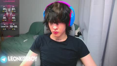 Snapshot of leonkissboy chatting on 15, 4, 2026 leonkissboy online show from 15, 4, 2026