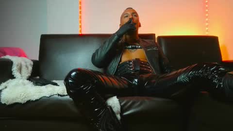 Lenardo jaramillo online show from 6, 12, 2024