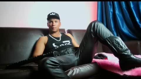 Lenardo jaramillo online show from 5, 3, 2025