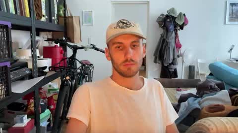 Snapshot of leonvampire chatting on 9, 10, 2025 Leon online show from 9, 10, 2025