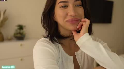 Leora online show from 14, 2, 2025