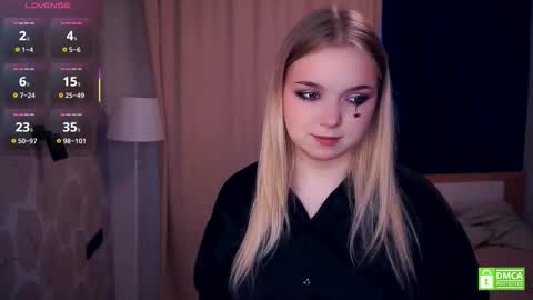 Hello everyone Im Lora Its my first day Were going to have fun together online show from 29, 10, 2025