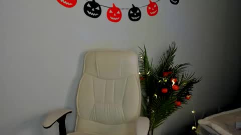 Lesley online show from 9, 10, 2025