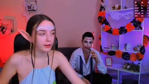 Snapshot of leslie_bird chatting on 31, 10, 2025 leslie_bird online show from 31, 10, 2025