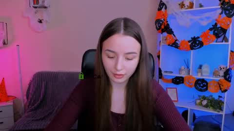 Snapshot of leslie_bird chatting on 1, 11, 2025 leslie_bird online show from 1, 11, 2025