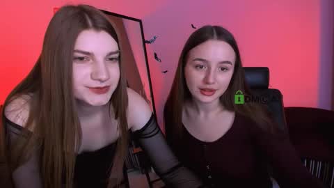 Snapshot of leslie_bird chatting on 6, 11, 2025 leslie_bird online show from 6, 11, 2025