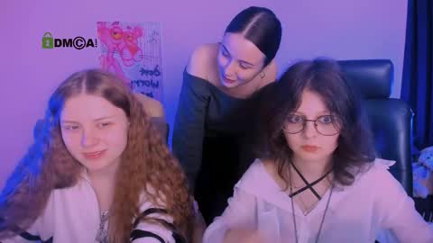 Snapshot of leslie_bird chatting on 12, 11, 2025 leslie_bird online show from 12, 11, 2025