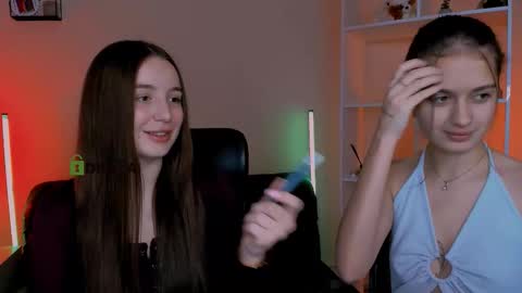 Snapshot of leslie_bird chatting on 27, 11, 2025 leslie_bird online show from 27, 11, 2025