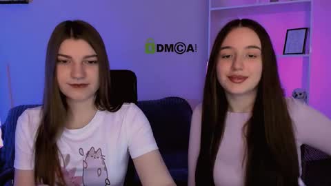 Snapshot of leslie_bird chatting on 4, 12, 2025 leslie_bird online show from 4, 12, 2025