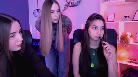 leslie_bird online show from 7, 4, 2026