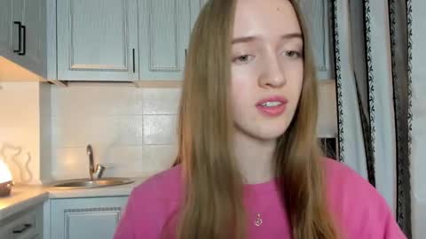 Snapshot of leslie_my_lovee chatting on 14, 11, 2025 LESLIE online show from 14, 11, 2025