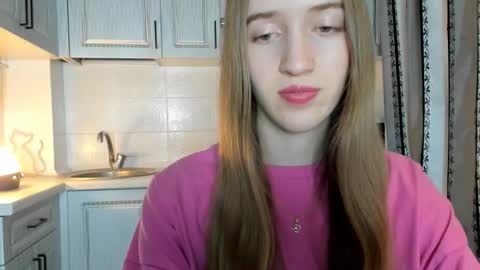 Snapshot of leslie_my_lovee chatting on 18, 11, 2025 LESLIE online show from 18, 11, 2025