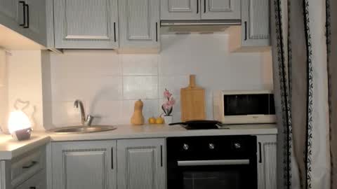 Snapshot of leslie_my_lovee chatting on 15, 12, 2025 LESLIE online show from 15, 12, 2025