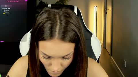 Snapshot of leslie_scottt chatting on 8, 6, 2026 Leslie online show from 8, 6, 2026