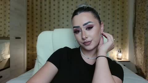 leslie_secret online show from 4, 12, 2024