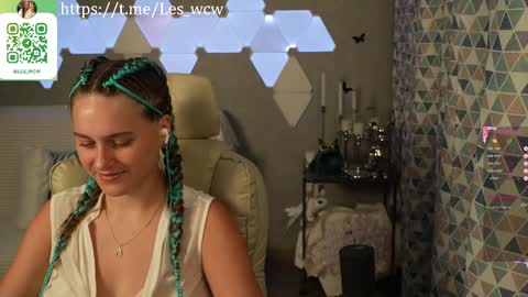 LeslieKorfs online show from 5, 10, 2025