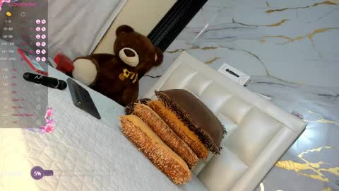 Snapshot of lesly_w chatting on 17, 2, 2025 I am here from Monday to Friday from 730 am to 130 pm Colombia time and saturday from 500 am to 1000 am .... Soon Blue page online show from 17, 2, 2025