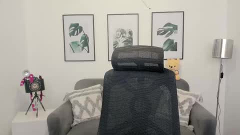 Lesly  online show from 12, 2, 2025