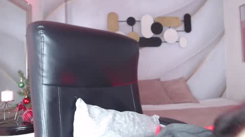 Less  online show from 15, 12, 2024