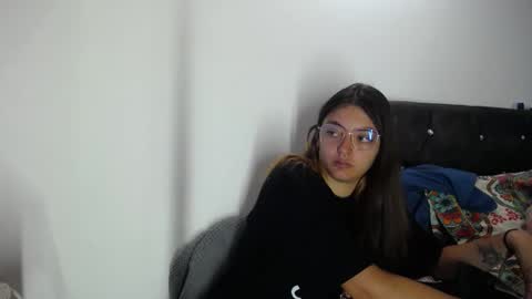 Snapshot of lessliee chatting on 18, 12, 2024 lessliee online show from 18, 12, 2024