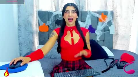 Snapshot of lessly_kittyn chatting on 7, 11, 2025 lessly online show from 7, 11, 2025