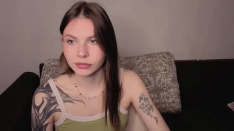 Snapshot of let_me_seee chatting on 25, 9, 2025 Fiona online show from 25, 9, 2025